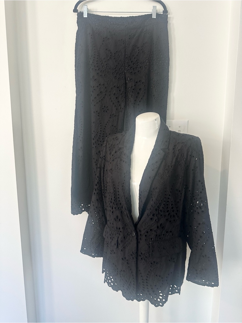 Chico’s Black Eyelet 2 pc Suit 1.5=10